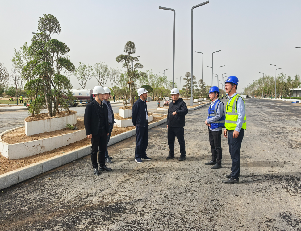 建发集团领导赴富辰八路一期市政项目调研指导工作